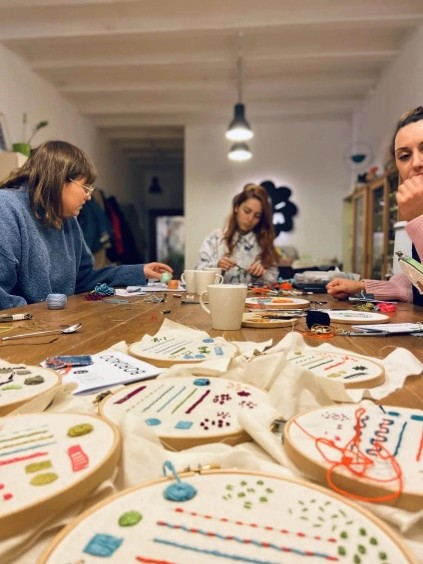 atelier broderie t-shirt message poesy femmes maison apéro